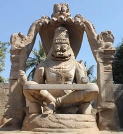 Uma estátua de Narasimha