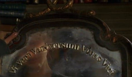 A frase 'Vi veri veniversum vivus vici' em filme