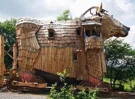 Um hotel em forma de Cavalo de Tróia Um hotel em forma de Cavalo de Tróia