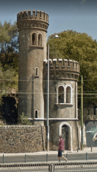 Pequena torre perto de Algés