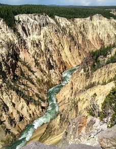 Pedras amarelas em Yellowstone